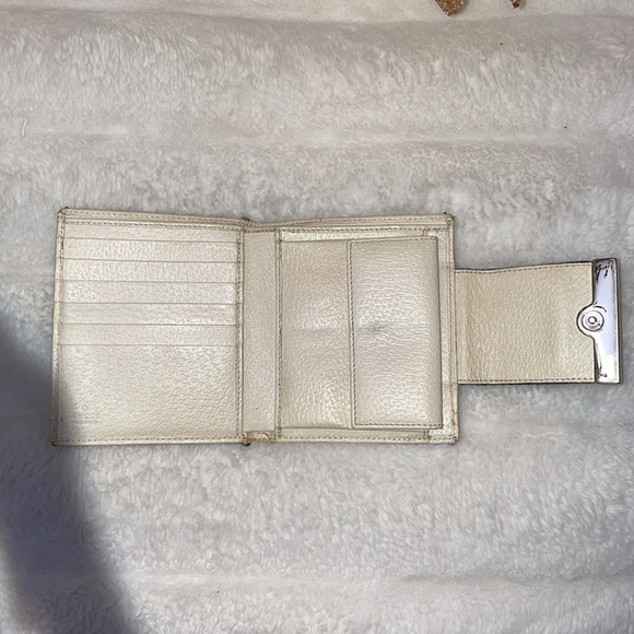 Gg blooms leather wallet Gucci
Beige in Leather - Picture 3 of 13